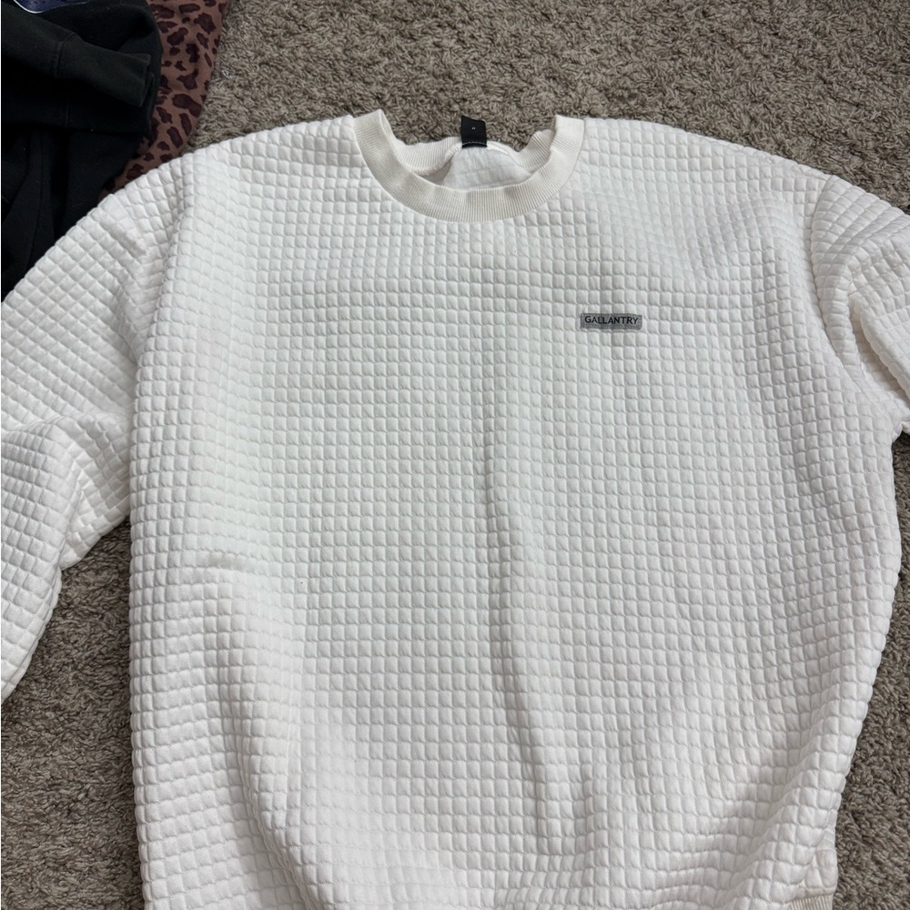 SHEIN White Quilted Crewneck Sweater